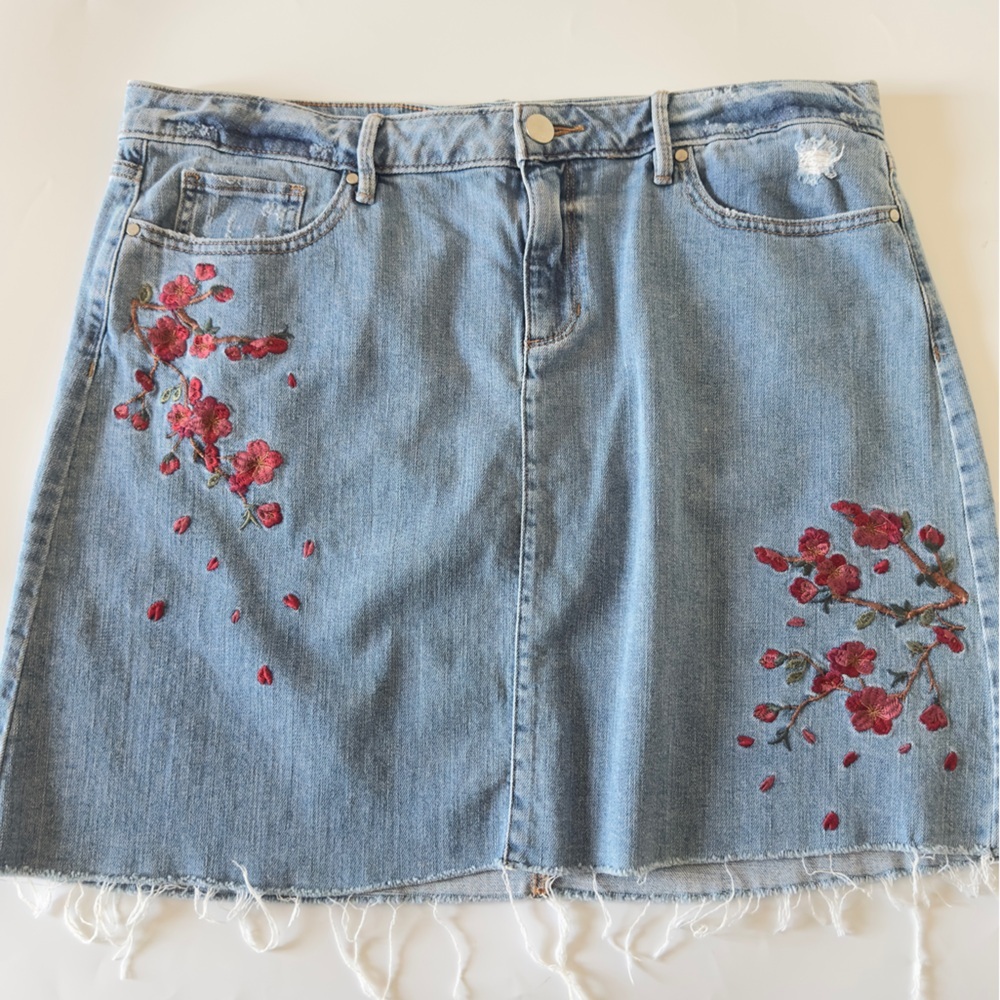 a A New Approach Embroidered FloralDenim Mini SkirtSize 14 Women Light Wash Blue